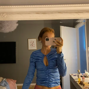 Fin blus i från Gina  - Super fin blus ifrån Gina som är använd en 1 gång! Stl xs.