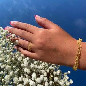 Ring-och armbandset - Ett set med matchande ring och armband 🌼Du kan berätta vilken passform du vill ha: stort eller litet🌼 du kan också berätta om du vill ha andra färger🌼 frakt ingår inte i det satta priset 🌼