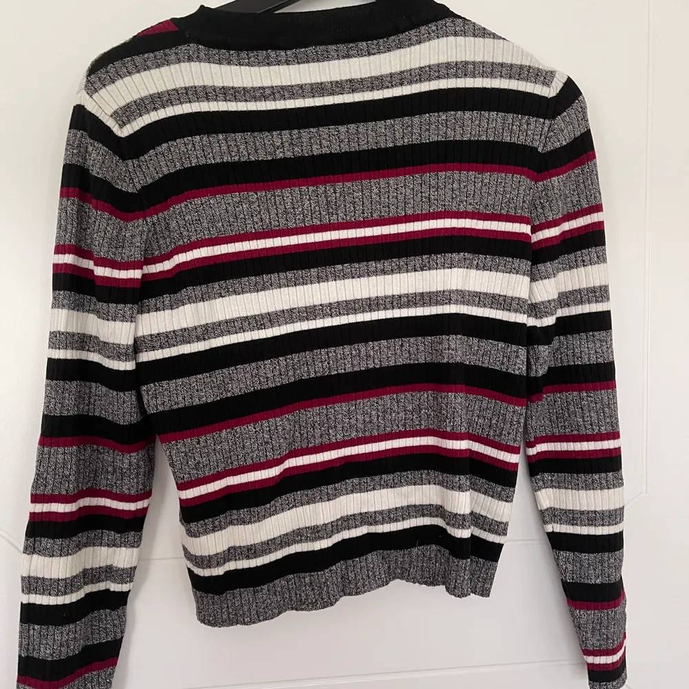 stripped sweater from h&m! cozy! only worn a handful of times. Neuleet.