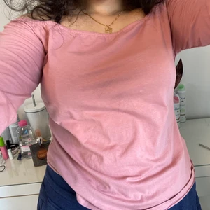 nelly off shoulder topp nyskick - såå söt topp jag beställde från nelly för ca 2 år sen men aldrig använt och passar tyvärr inte längre, prislappen sitter kvar !