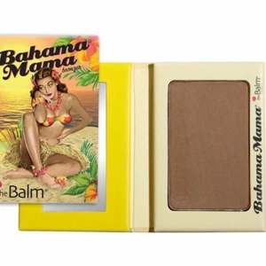 Bronzer  - Helt ny oanvänd bronzer, säljer pgd av för ljus för min hy, köpt för 130kr säljer för 85kr💞