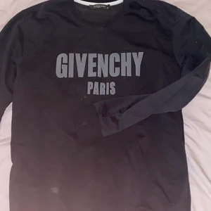 Givenchy - Gicenchy tröja storlek xs använs inte och är för liten.