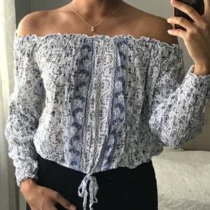 Offshoulder Hollister Topp - En superfint topp i bra skick. 