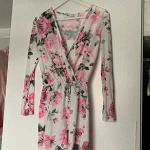 Fin jumpsuit från NLY - säljer en väldigt fin jumpsuit från NLY, i stl xs. Endast använd en gång tidigare 