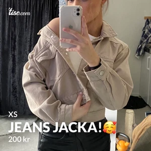 Jeans jacka!🥰 - Använd typ 2 gånger. Älskar denna och perfekt till sommaren! Ord pris ungefär 400kr. Köparen står för frakt om man inte möts upp!🥰