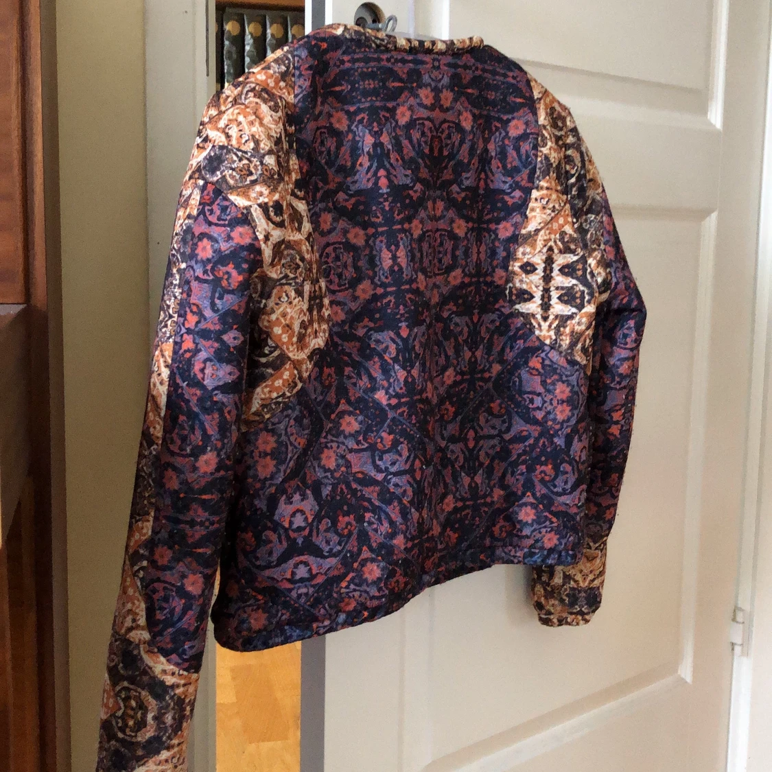 Mönstrad vårjacka - 90