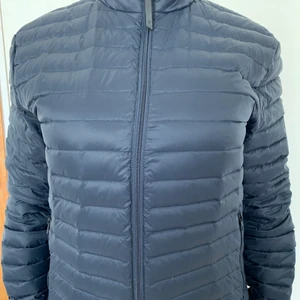 Peak Performance jacka - Säljer denna Peak Performance jacka i storlek S. Nypris 2200kr och säljer för 799kr