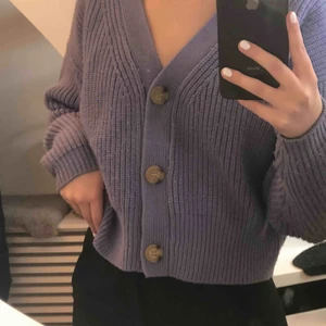 Kofta - Jätte fin lila kofta från Zara 💜💜. Skriv om du är intresserad och/eller du vill ha mer bilder. Köparen står för frakt.