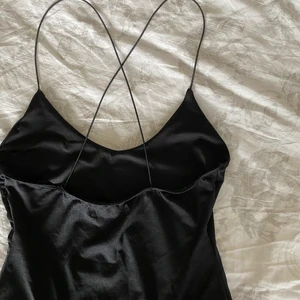 Svart body - Så snygg body med smala band som är korsade i ryggen, sitter jättebekvämt🤎