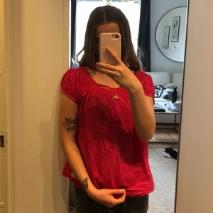 Söt rosa blus från Odd Molly strl 1 - Söt rosa blus från Odd Molly i storlek 1(vilket är typ XS). I använt, men fortfarande fint skick 💖