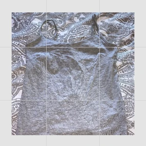 Grått linne från lager 157! - Jag säljer ett grått linne från lager 157. Storleken är XS! Skriv till mig för fler bilder, ex när jag har de på mig!! Använd ett fåtal gånger. 