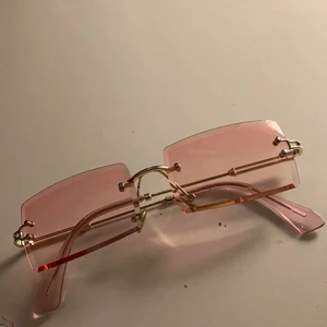 Glasögon - Solglasögon köppt denna väcke fast har två 