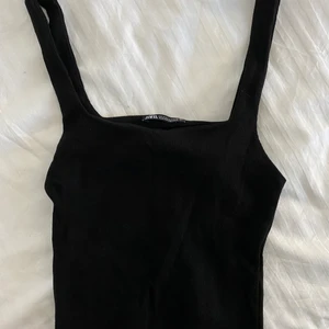 Ribbat Linne - Ett ribbat linne från Zara! Aldrig använt😇