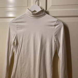 Polotröja  - Basic vit polo tröja i fint skick
