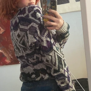 Stickad tröja - Stickad tröja, skönt material, använder inte längre. Pris kan diskuteras!