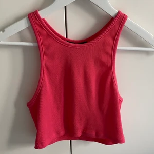 Linne - Fint linne till sommaren, använt 1 gång men sömmen där nere har gått upp vilket inte syns så mkt dock!💕 30kr frakt tillkommer💛