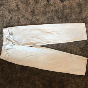 Sweet sktbs big skate jeans - Jag säljer mina jeans från sweet sktbs som jag köpt i butik från junkyard. Jag köpte dem i januari i år och dem är i ett bra skick. Tveka inte att kontakta mig om ni har frågor. Jeansen passar mig som är 165 och passar dig som är mellan 160-170 