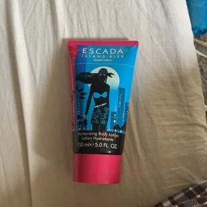 Body lotion  - Säljer denna då jag behöver pengarna men den luktar sjukt gott. Har använt två gånger. För fler frågor eller funderingar är det bara att höra av sig❤️