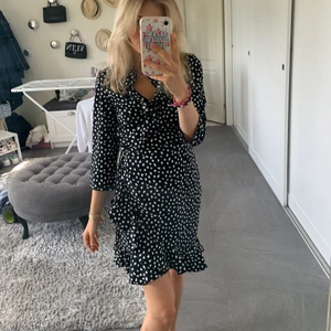 SÅ DRÖMIG KLÄNNING🖤🖤 - SÅ DRÖMIG OMLOTTKLÄNNING🖤🖤