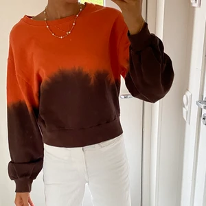 Sweatshirt - Säljer min supercoola sweatshirt som endast är använd ett fåtal gånger! Köparen står för frakten💕💕