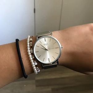 Silver klocka  - Silver klocka i bra skick använd endast några gånger. 