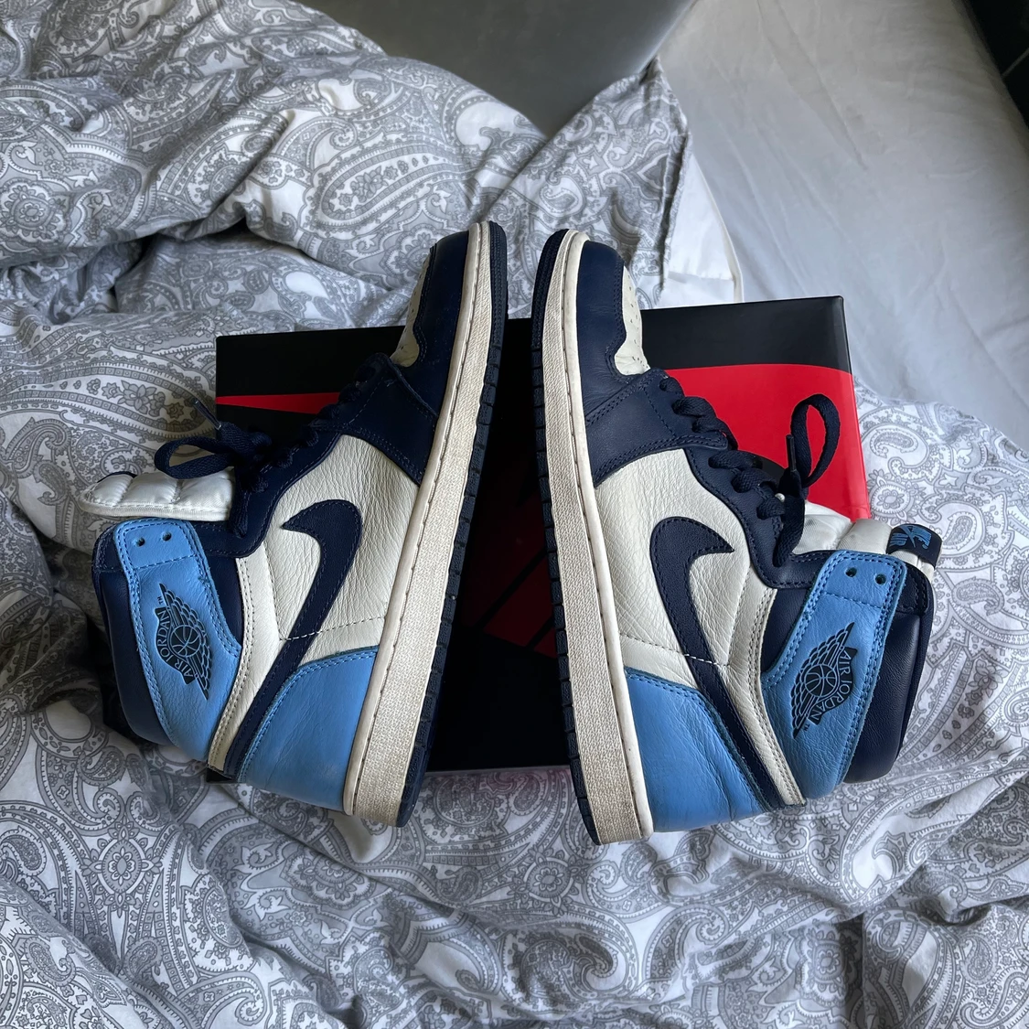 Air Jordan 1 retro high obsidian