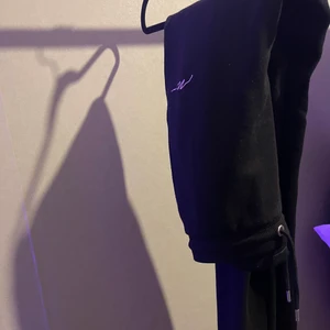 MAN tracksuit - Skit skön o basis tracksuit. Tyvärr passade den inte mig och jag kan inte lämna tillbaka den