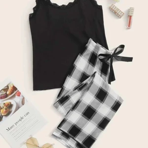 Pyjamas set - Säljer dessa pyjamas byxor, toppen ingår.  Säljer pga att de ej kommer till användning 