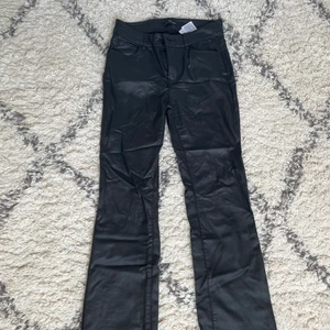 Läderbyxor vero Moda Strl 32 - Fint skick (dock skrynkliga nu för de legat i en låda ett tag)