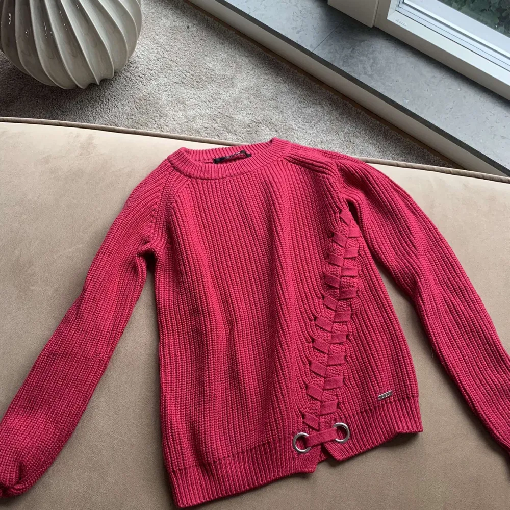 Säljer min super söta tröja då den inte kommer till användning🥰🥰passar storlek XS/S. Neuletakit & Villapaidat.