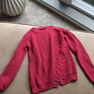 Super söt tröja!! - Säljer min super söta tröja då den inte kommer till användning🥰🥰passar storlek XS/S