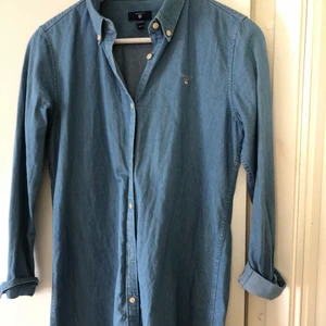 Gant - Denna klänning har jag använt 1 gång och därför tycker jag att den ska få en ny ägare! Pris kan diskuteras för att jag vill bli av med allt! STORLEKEN PASSAR XS PERFEKT!