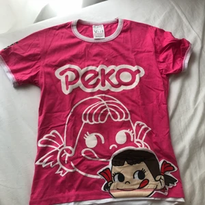 Urgullig rosa peko t-shirt  - Super söt rosa ”peko” t-shirt, köpt i spanien. Står storlek L men skulle säga att den är mer som en M💓 Möts i slussen eller postar