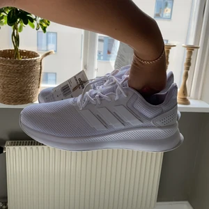 Adidas Runfalcon - Oanvända träningsskor från adidas ⚡️
