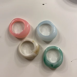 Ringar - 4 jätte snygga ringar, köp alla för 40 eller 10kr/st💕 skriv gärna till mig om ni har frågor 🥰