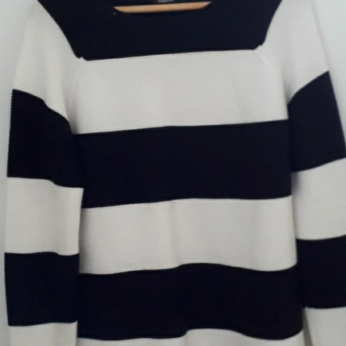 Randig stickad tröja