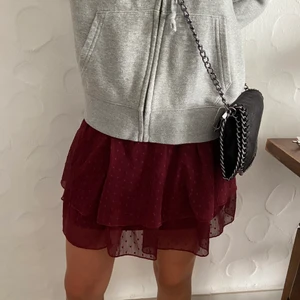 Stella Mcartney liknande väska - En intressekoll på Stella Mcartney liknande väskor. Finns i olika färger. Handpenning för inköp av väskan sker före vårat inköp pga oseriösa köpare. Köparen står för frakt!