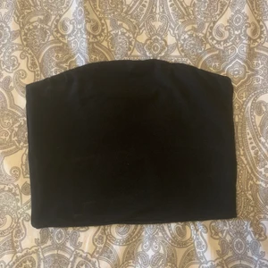 Offshoulder topp - Söt offshouldertopp från BikBok storlek S