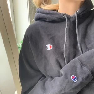 Champion hoodie  - Champion hoodie som är lite urtvättad men annars i bra skick🥰🥰