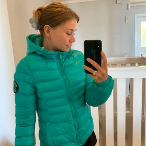 Dunjacka - Dunjacka från braves soul i en snygg grön/ blå färg. Storlek S. 