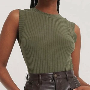 Grönt linne strl M - Säljer även detta oanvända linne från NAKD! 60kr + frakt är det som gäller ☺️ OBS bilden är lånad från hemsidan 🦋