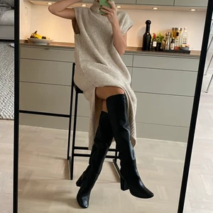 Höga skinnboots  - (Äkta skinn) Frakt tillkommer 66kr (oanvända) 