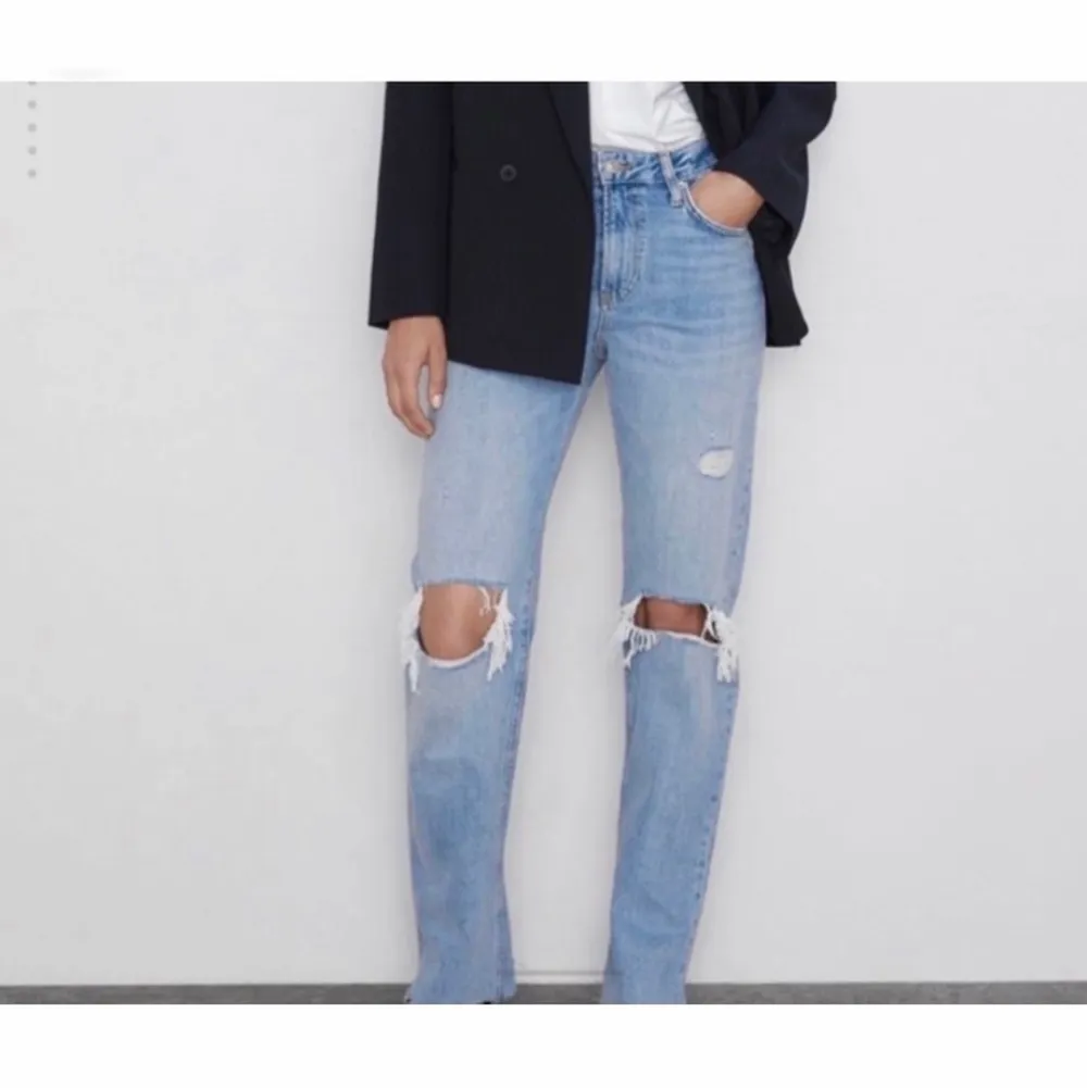 INTRESSEKOLL! Funderar på att sälja mina zara jeans vid bra bud. Strl 34. Jeans & Byxor.