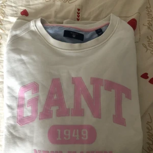 Gant  - Hej, jag säljer en gant tröja i st s, den har inga fläckar, hål eller någonting sånnt.