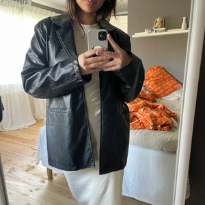 Blazer - Skinnimitation. Funderar på att sälja denna så om någon är intresserad:))