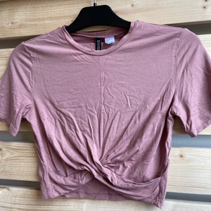 Topp - Fint skick, är från HM i storlek S