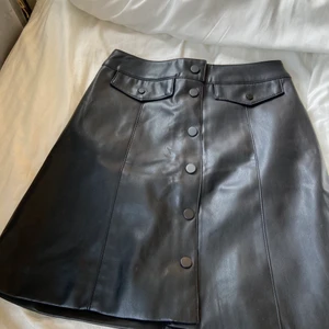 Fake Skin kjol - Fint skick, är från HM