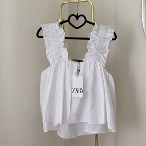 Volangtopp Zara - Jättefin och somrig topp från Zara, storlek M. Oanvänd, med lappen kvar. 💐💐💐