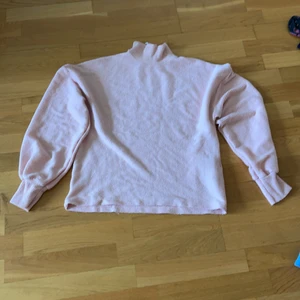 Tröja  - Den är aldrig använda 