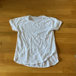 t-shirt - Den är aldrig använda 